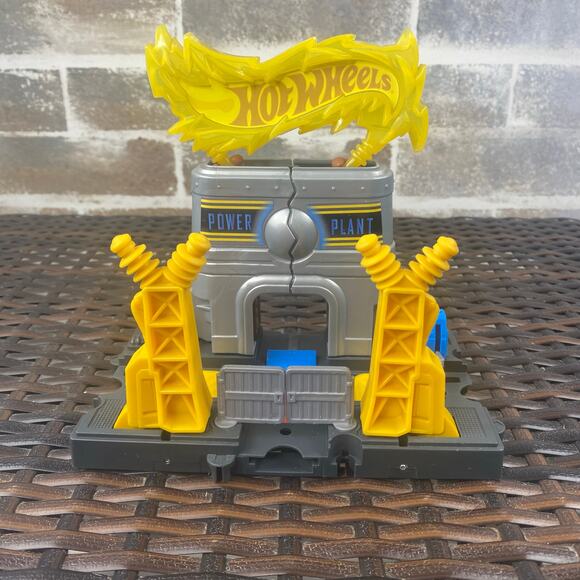 Hot Wheel City Downtown Power Plant Blast 2017 Discontinued Mattel FMY98 - Picture 1 of 11